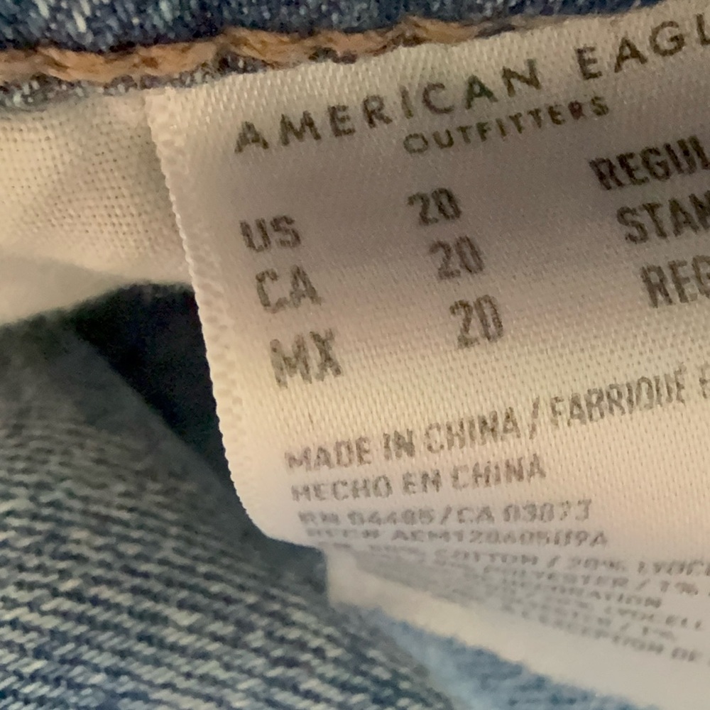 American Eagle Outfitters Relaxed Distressed Jeans - Blue and Cream - Picture 10 of 10